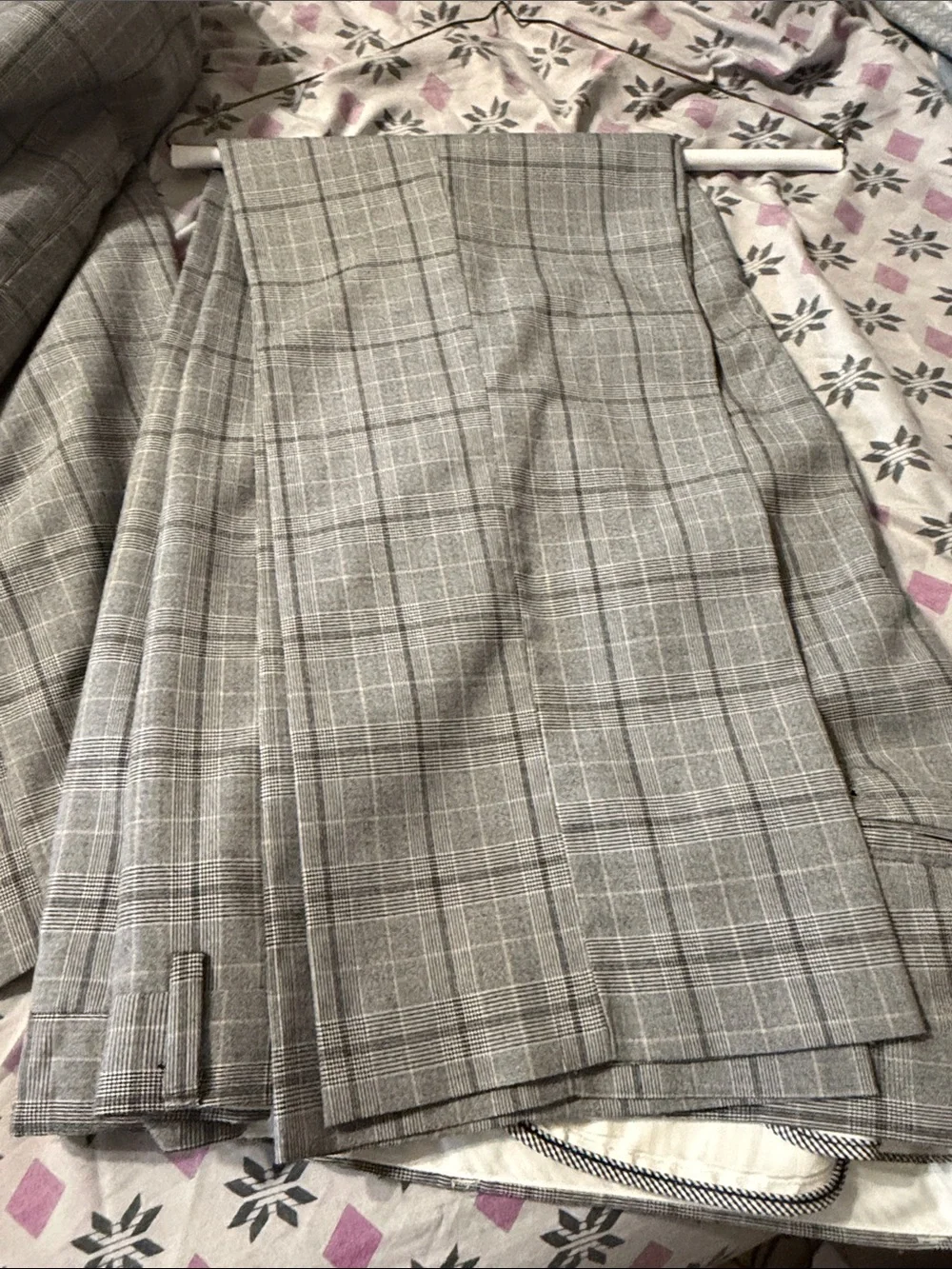 Men's Gray Plaid Two-Button suit 44L